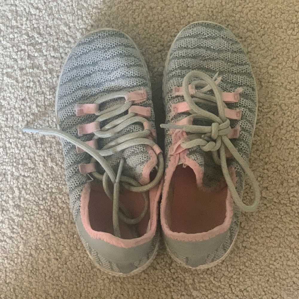 Girls shoes